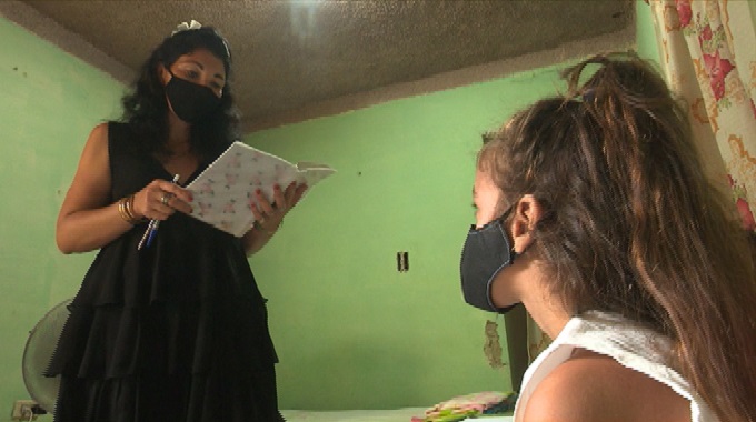 Resaltan labor comunitaria de maestra tunera en medio de las restricciones por la pandemia