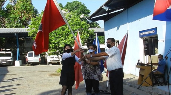 Recibe colectivo de #ETECSA en #LasTunas condición de Vanguardia Nacional