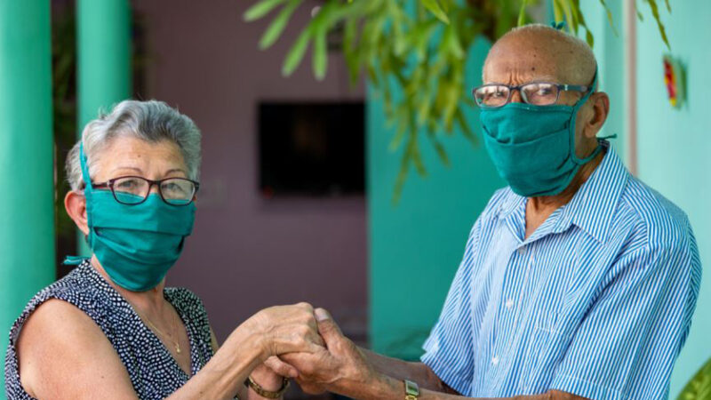 Insisten en proteger a adultos mayores ante prolongación de la COVID-19