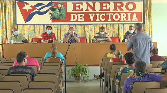 Intercambian máximas autoridades de Las Tunas con trabajadores de la salud en Puerto Padre