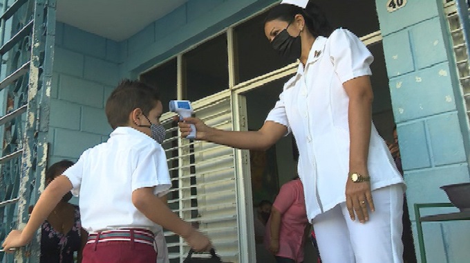 Dona la ONU termómetros para fortalecer la pequisa en escuelas de Las Tunas