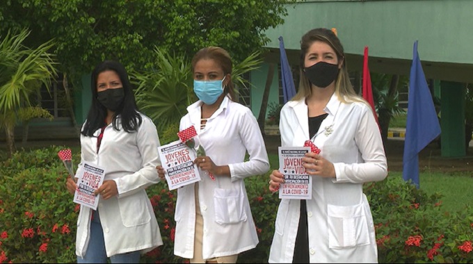 Rinden homenaje a Maceo y al Che trabajadores de la salud en Las Tunas