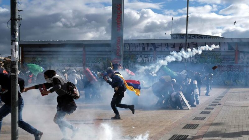 Protestas antigubernamentales y enfrentamientos con la Policía marcan el Día de la Independencia en Colombia