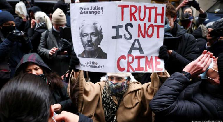Caso Assange: el testigo clave del FBI admite falso testimonio