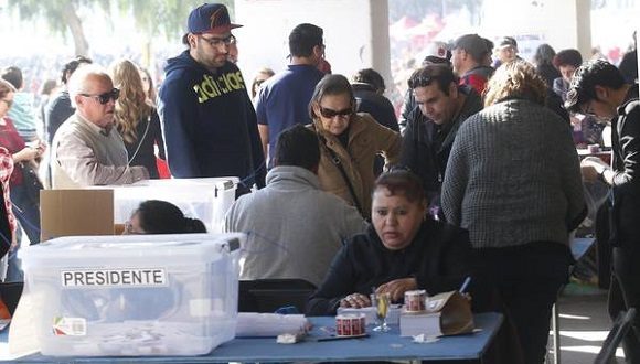 Chilenos van a primarias en busca de candidatos a las presidenciales de noviembre