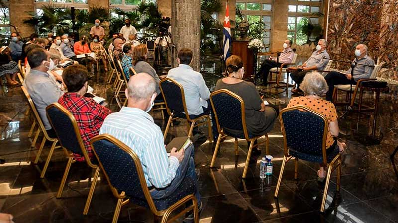 Sostiene Presidente cubano encuentro con profesionales de la prensa