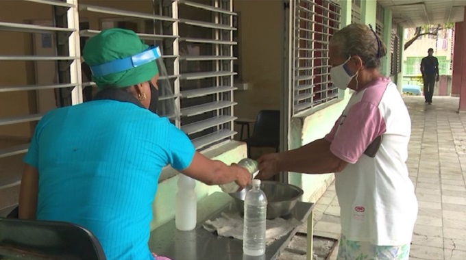 Trabajadores de la salud en #LasTunas se crecen ante la amenaza de la pandemia