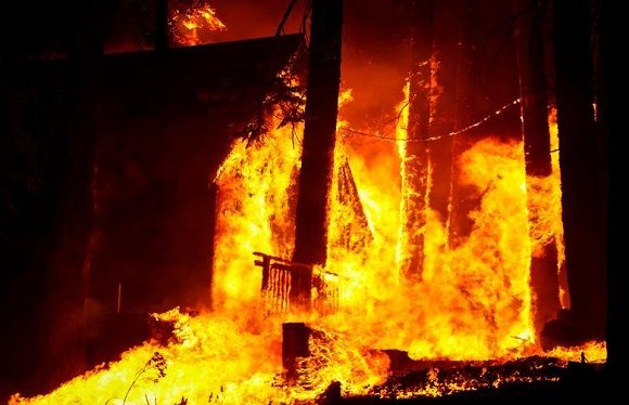 Suben las temperaturas en California mientras incendios amenazan región del lago Tahoe