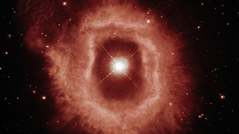 El telescopio espacial Hubble captura el ‘ojo’ de una estrella «monstruo» moribunda