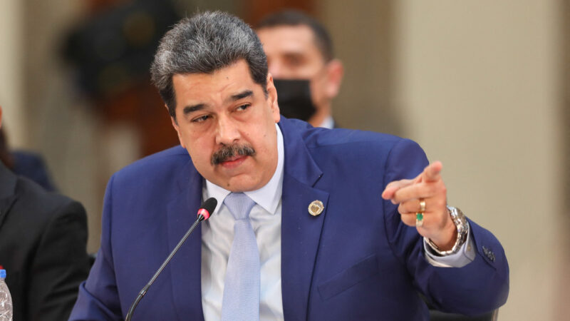 Maduro acusa a Duque de conspirar contra el diálogo en México y estar al frente de «una guerra pagada con dólares desde Colombia»