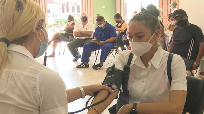 Avanza en #LasTunas vacunación a convalecientes de la #Covid_19