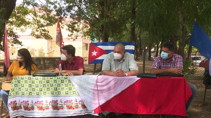 Intercambian dirigentes de Las Tunas con cederistas y representantes de los órganos locales