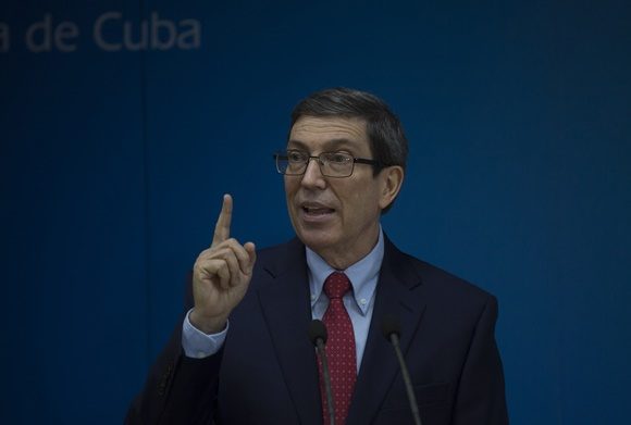 Bruno Rodríguez: Estados Unidos alega preocupación por impacto de la covid-19 en el mundo, mientras incrementa su bloqueo contra Cuba