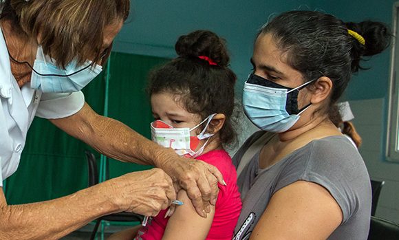 Díaz-Canel: La vacunación en Cuba contra la COVID-19 es indetenible