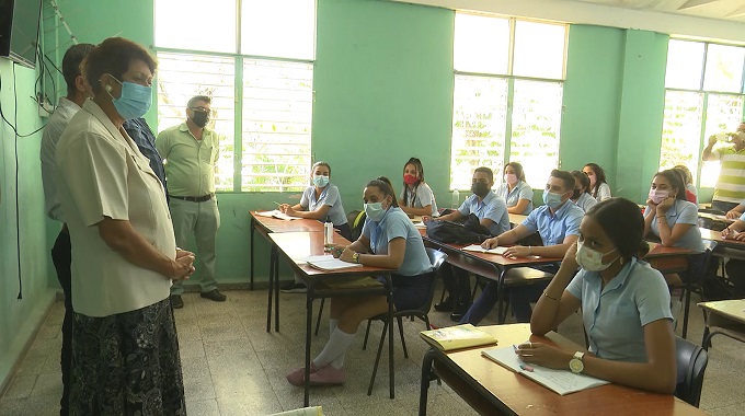 Evalúa Ministra de Educación desafíos de la enseñanza para el próximo curso escolar en #LasTunas