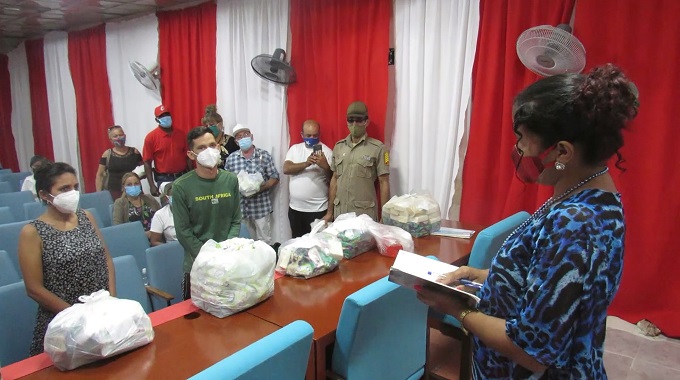 Cederistas entregaron donativo al hospital pediátrico de Las Tunas