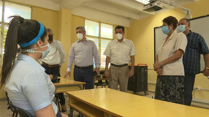 Evalúa Viceprimer Ministro Jorge Luis Perdomo preparativos para el curso escolar en Las Tunas