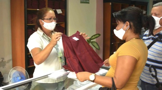 Comenzará en noviembre la venta de uniformes escolares para grados iniciales en Las Tunas