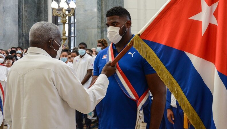 Abanderada delegación cubana que asistirá a I Juegos Panamericanos Júnior (+Fotos)