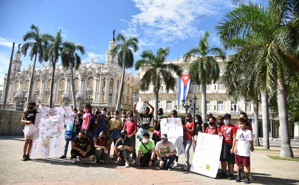 Transmiten jóvenes cubanos mensaje de felicidad y esperanza para el país