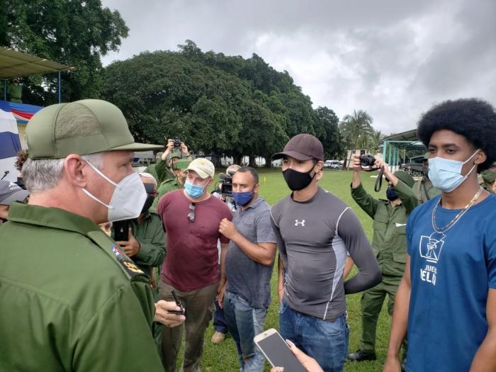 Díaz-Canel con los jóvenes en el Día Nacional de la Defensa