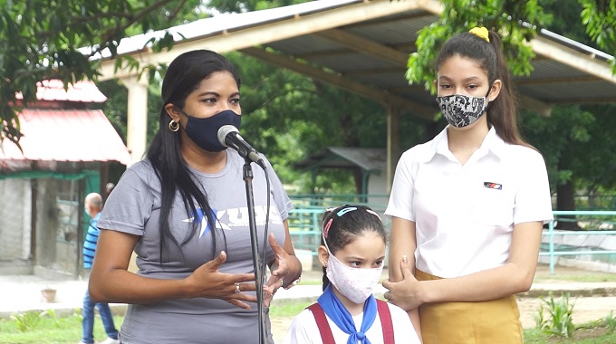 Recorre Presidenta Nacional de los Pioneros, centros educacionales en Las Tunas