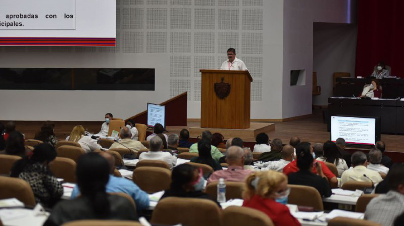 Informan a los diputados sobre el impacto de las medidas para dinamizar la agricultura en la industria alimentaria (+Fotos y Video)