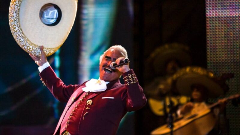 Muere a los 81 años el cantante mexicano Vicente Fernández, el ídolo popular de las rancheras