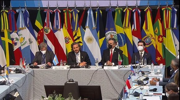 Cumbre Celac inicia con llamado a avanzar en la integración