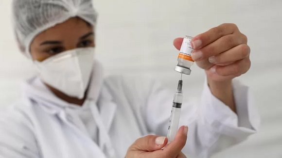 ¿Por qué los vacunados también se contagian de coronavirus?