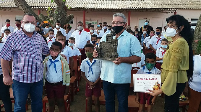 Entregan Premio del Barrio a escuela especial del municipio de Jobabo