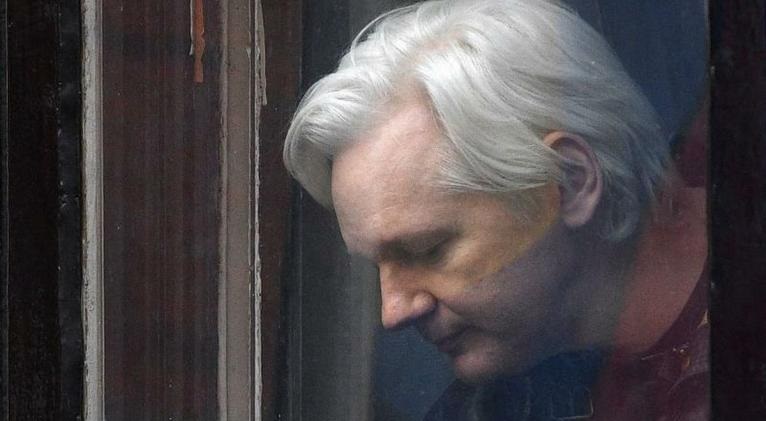 Corte niega apelación a Assange para no ser extraditado