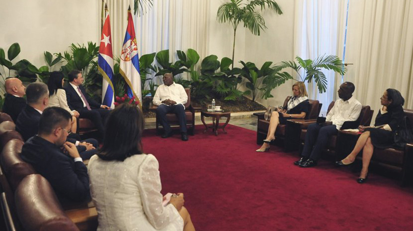 Recibió vicepresidente cubano a canciller de Serbia