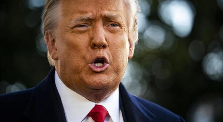 Trump negó que no encuentre abogados