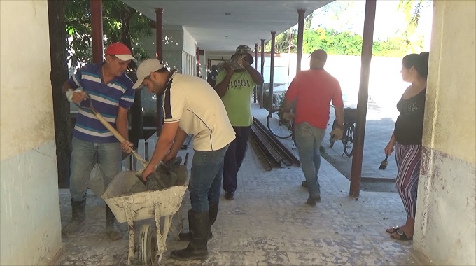 Ultiman preparativos para el próximo curso escolar en Colombia