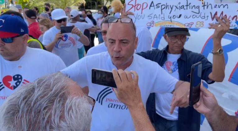 Odiadores incitan a la violencia contra caravana por Cuba en Miami