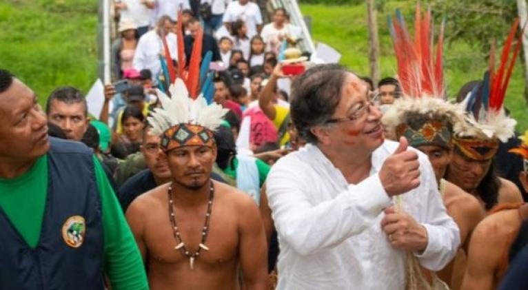 Presidente de Colombia pide tregua a grupos armados para enfrentar temporada de lluvias