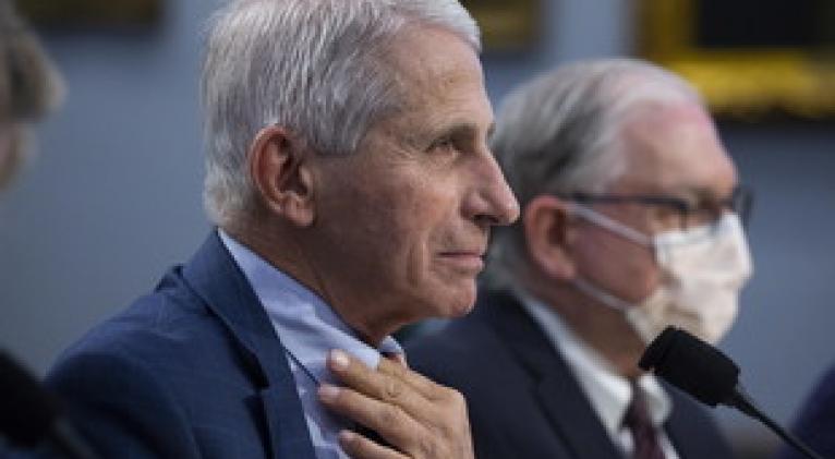 Fauci renuncia a la Casa Blanca