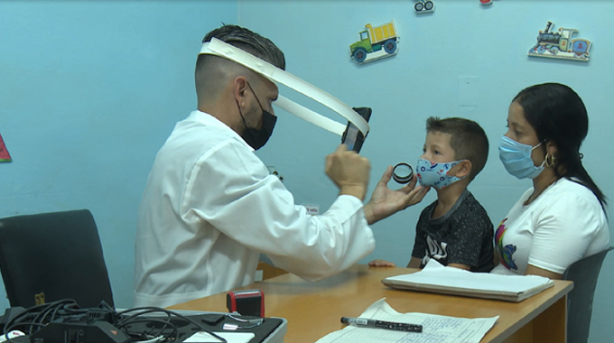 Se diagnostican enfermedades pediátricas en Cuba con inventiva de equipos oftalmológicos