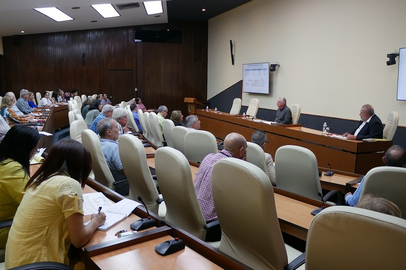 Presidente cubano insiste: es vital ganar la batalla al dengue