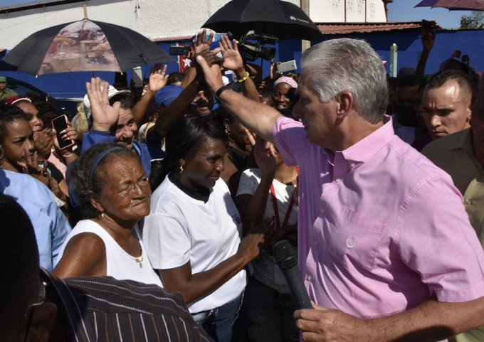 Presidente cubano dialoga con vecinos de barrio habanero