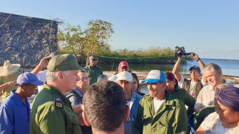 Arriba Díaz-Canel a Cocodrilo, comunidad pinera afectada por Ian