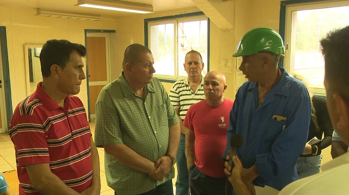 Autoridades de Las Tunas intercambian con trabajadores eléctricos