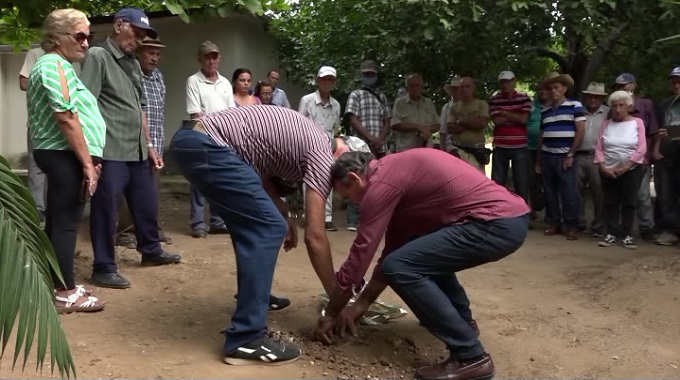 Rinden homenaje en Puerto Padre a Renael González en el aniversario de su natalicio