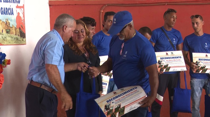 Reciben a trabajadores de la Empresa Eléctrica de Las Tunas que apoyaron recuperación de Ian