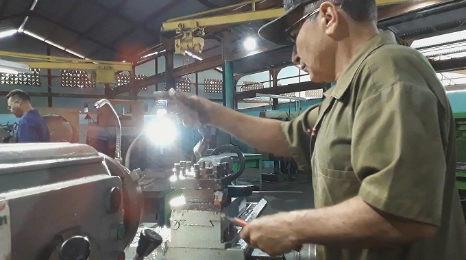 Taller de maquinado apoya preparativos de la zafra en Las Tunas