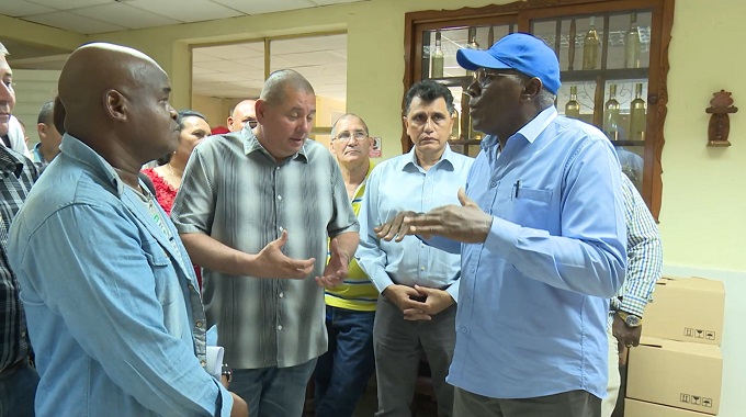 Constata Valdés Mesa en Las Tunas avances de los preparativos para la próxima zafra