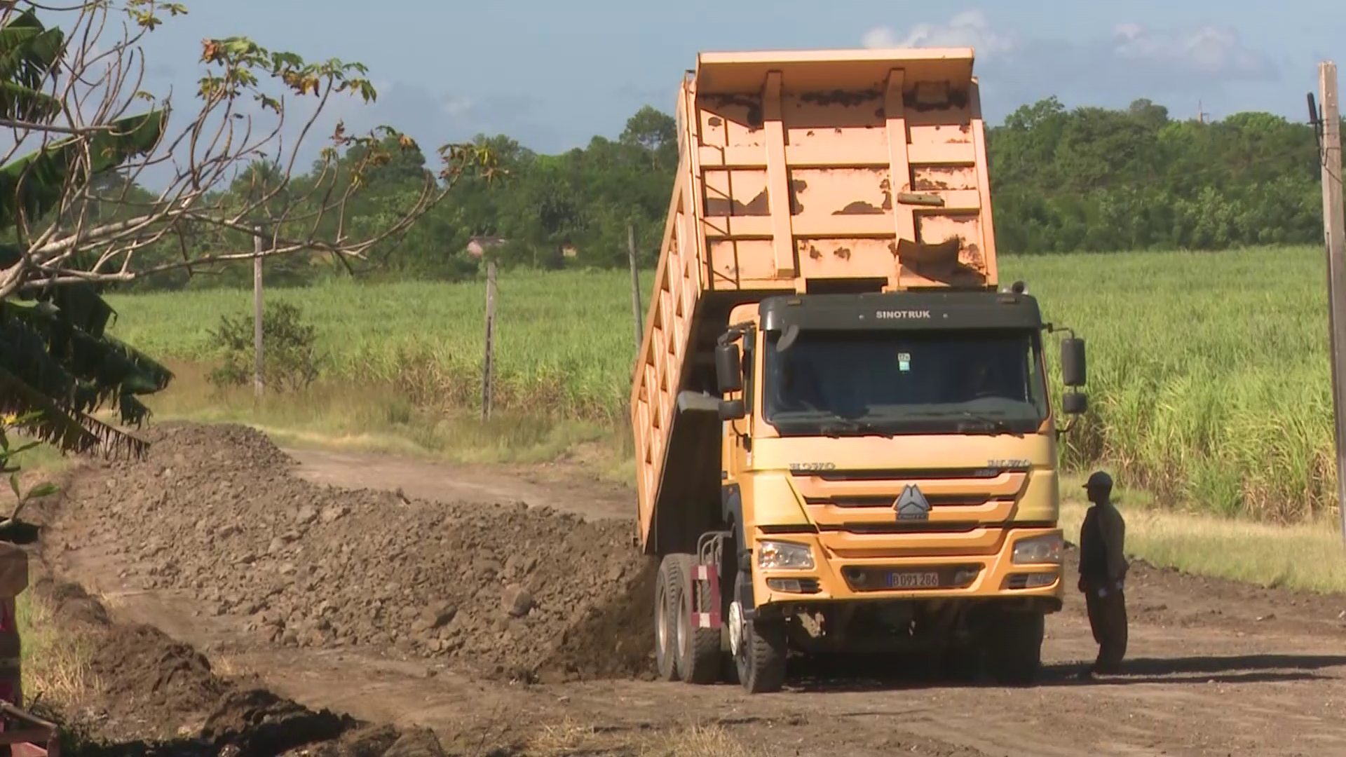 Soluciones alternativas permiten el avance en la reparación de viales en #LasTunas