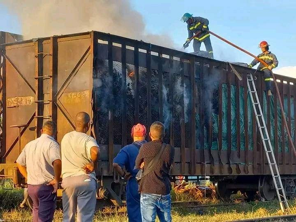 Controlan incendio ocurrido en vagón de tren que transportaba tabaco de Pinar del Río hacia el Oriente del país