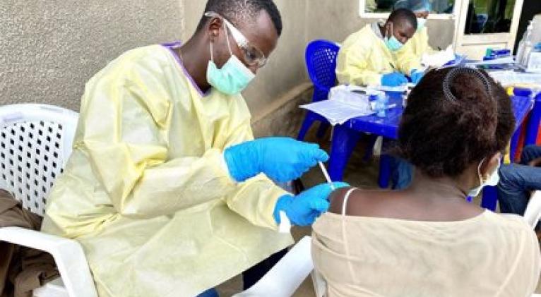 La OMS acuerda incluir tres vacunas candidatas contra el ébola en los ensayos en Uganda